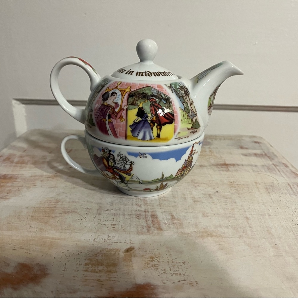 PAUL CARDEW 2012 Snow White Poisoned Apple Porcelain Teapot *England - Picture 10 of 11